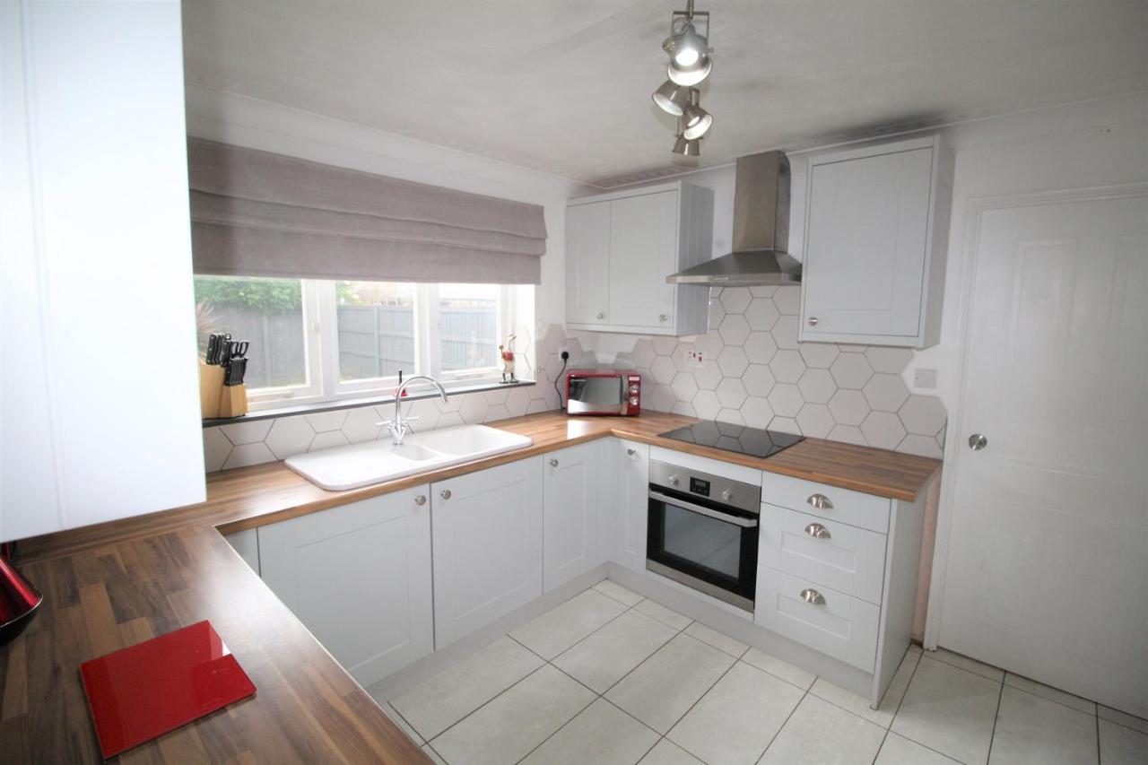 Doncaster - Warmsworth - Great Customer Feedback - 3 Bed Detached House - Private Garden & Parking Plus Garage - Quiet Cul De Sac Location - Dog Friendly - Fast Wifi - Close To Motorway Access Exterior photo
